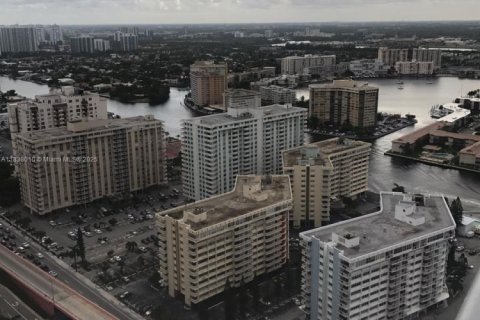 Condo in Hollywood, Florida, 2 bedrooms  № 1935467 - photo 5