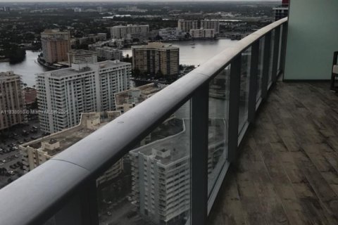 Condo in Hollywood, Florida, 2 bedrooms  № 1935467 - photo 16