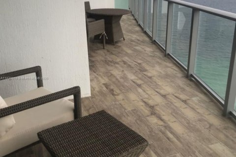 Condo in Hollywood, Florida, 2 bedrooms  № 1935467 - photo 11