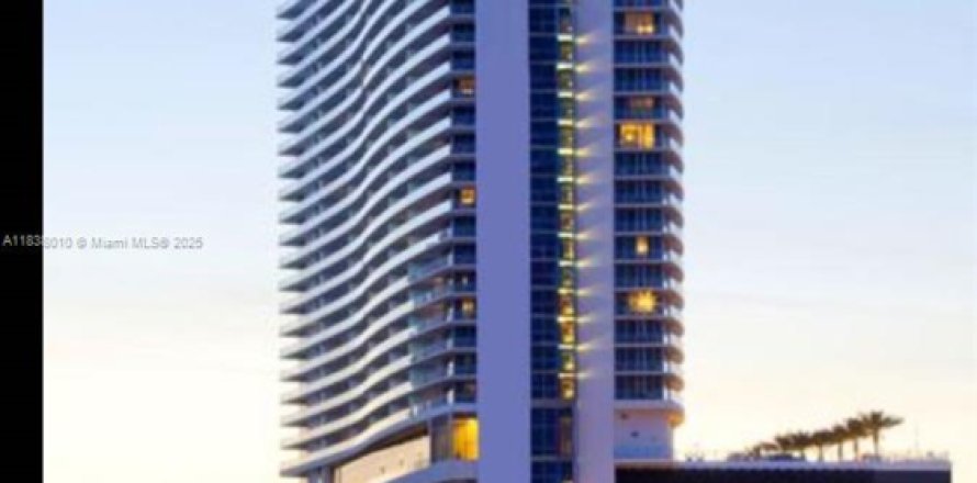 Condo à Hollywood, Floride, 2 chambres № 1935467