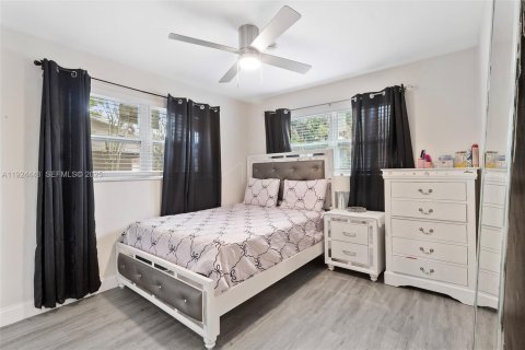 House in Hallandale Beach, Florida 3 bedrooms, 139.17 sq.m. № 1982754 - photo 4