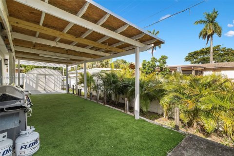 House in Hallandale Beach, Florida 3 bedrooms, 139.17 sq.m. № 1982754 - photo 10