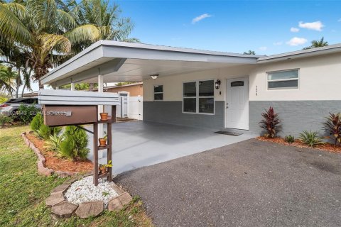 House in Hallandale Beach, Florida 3 bedrooms, 139.17 sq.m. № 1982754 - photo 12