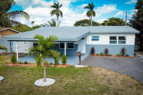 House in Hallandale Beach, Florida 3 bedrooms, 139.17 sq.m. № 1982754 - photo 1