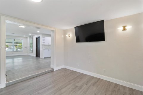 House in Hallandale Beach, Florida 3 bedrooms, 139.17 sq.m. № 1982754 - photo 24