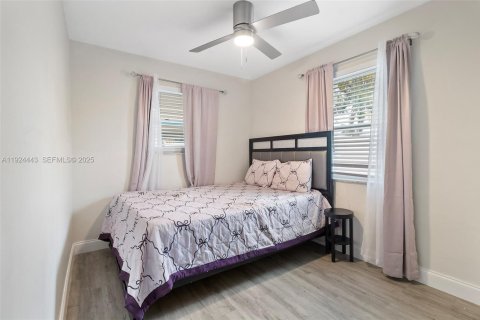 House in Hallandale Beach, Florida 3 bedrooms, 139.17 sq.m. № 1982754 - photo 3