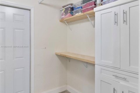 House in Hallandale Beach, Florida 3 bedrooms, 139.17 sq.m. № 1982754 - photo 28