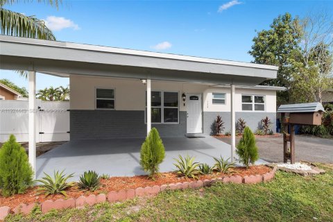 House in Hallandale Beach, Florida 3 bedrooms, 139.17 sq.m. № 1982754 - photo 17