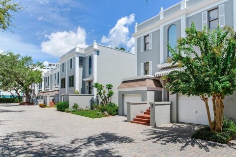 Touwnhouse à vendre à Tampa, Floride: 3 chambres, 329.43 m2 № 1898433 - photo 4
