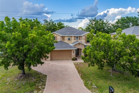 House in Punta Gorda, Florida 4 bedrooms, 260.96 sq.m. № 2109266 - photo 2
