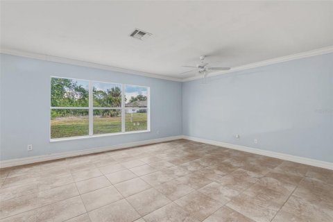 House in Punta Gorda, Florida 4 bedrooms, 260.96 sq.m. № 2109266 - photo 13