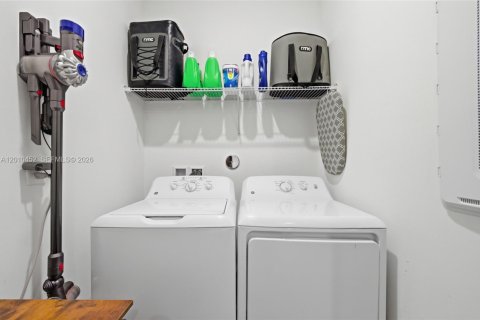 Купить виллу или дом в Локсахатчи-Гроувс, Флорида 3 спальни, 180.97м2, № 2075428 - фото 28