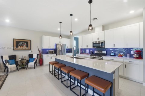 Купить виллу или дом в Локсахатчи-Гроувс, Флорида 3 спальни, 180.97м2, № 2075428 - фото 12