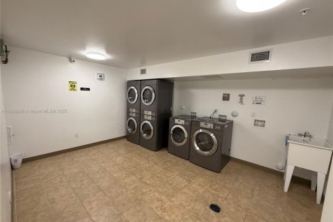 Appartement à louer à South Miami, Floride: 3 chambres, 3493.87 m2 № 1840977 - photo 18