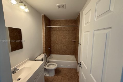 Appartement à louer à South Miami, Floride: 3 chambres, 3493.87 m2 № 1840977 - photo 15