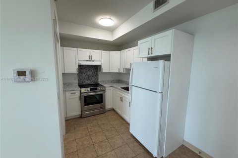 Appartement à louer à South Miami, Floride: 3 chambres, 3493.87 m2 № 1840977 - photo 6