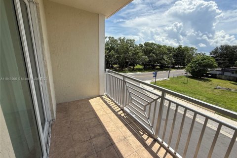 Appartement à louer à South Miami, Floride: 3 chambres, 3493.87 m2 № 1840977 - photo 17