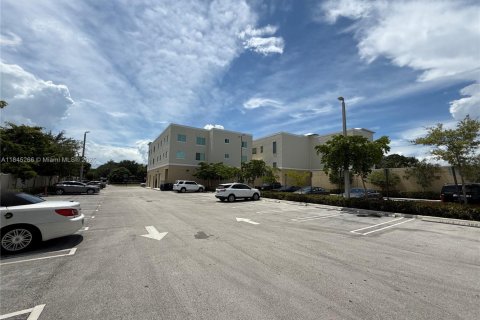 Appartement à louer à South Miami, Floride: 3 chambres, 3493.87 m2 № 1840977 - photo 4