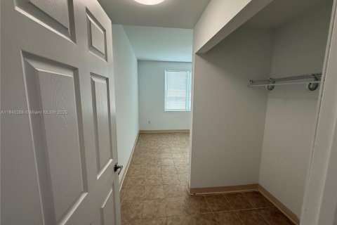 Appartement à louer à South Miami, Floride: 3 chambres, 3493.87 m2 № 1840977 - photo 8