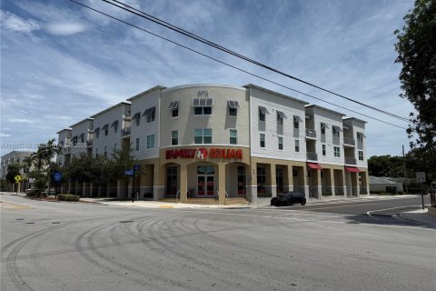 Appartement à louer à South Miami, Floride: 3 chambres, 3493.87 m2 № 1840977 - photo 1