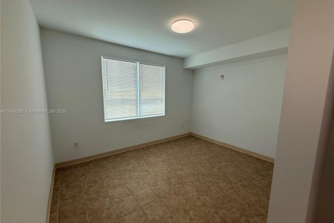 Appartement à louer à South Miami, Floride: 3 chambres, 3493.87 m2 № 1840977 - photo 9