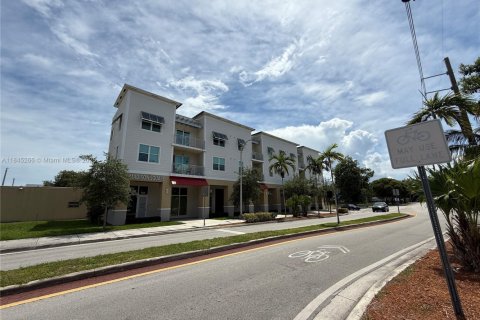 Appartement à louer à South Miami, Floride: 3 chambres, 3493.87 m2 № 1840977 - photo 3