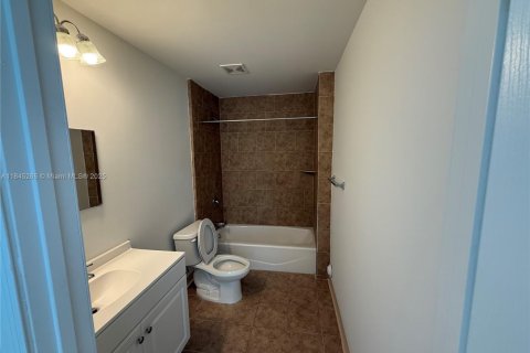 Appartement à louer à South Miami, Floride: 3 chambres, 3493.87 m2 № 1840977 - photo 10