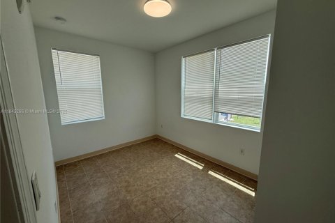 Appartement à louer à South Miami, Floride: 3 chambres, 3493.87 m2 № 1840977 - photo 11