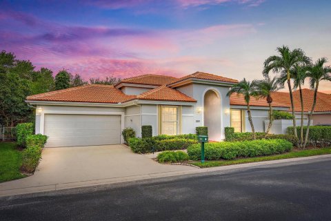 Villa ou maison à vendre à Palm Beach Gardens, Floride: 3 chambres, 176.61 m2 № 2146199 - photo 2