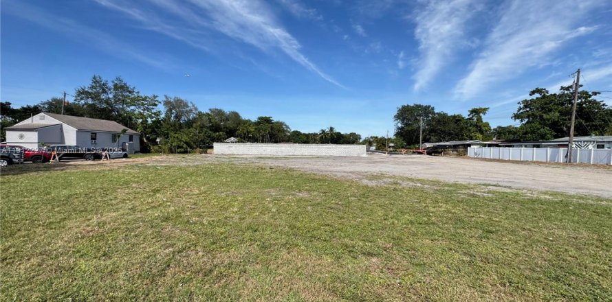 Immobilier commercial à Dania Beach, Floride № 1969080