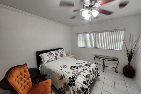 Condo in Hollywood, Florida, 1 bedroom № 2190362 - photo 14