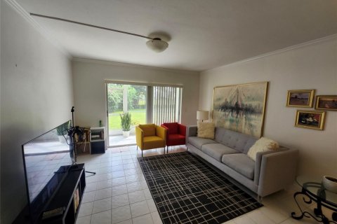 Condo in Hollywood, Florida, 1 bedroom № 2190362 - photo 6