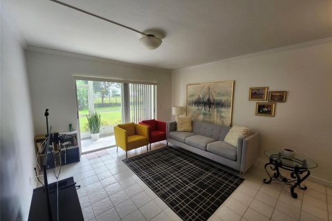 Condo in Hollywood, Florida, 1 bedroom № 2190362 - photo 7