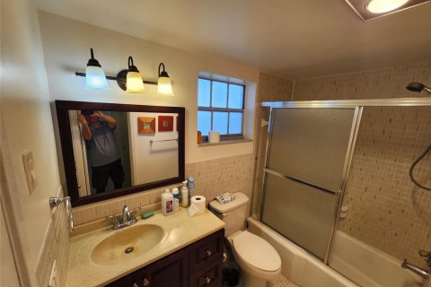 Condo in Hollywood, Florida, 1 bedroom № 2190362 - photo 17