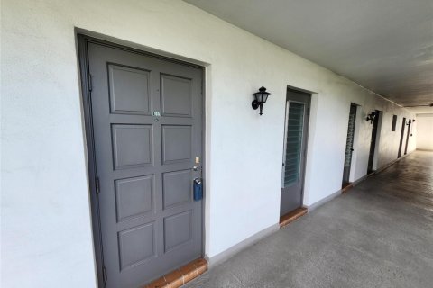 Condo in Hollywood, Florida, 1 bedroom № 2190362 - photo 3