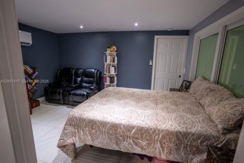 Villa ou maison à vendre à Hialeah, Floride: 5 chambres, 195.09 m2 № 2154489 - photo 18