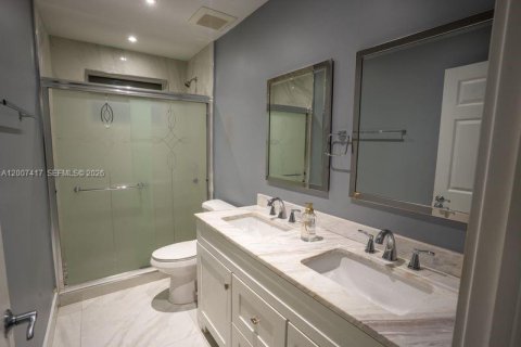 Villa ou maison à vendre à Hialeah, Floride: 5 chambres, 195.09 m2 № 2154489 - photo 13