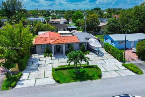 Villa ou maison à vendre à Hialeah, Floride: 5 chambres, 195.09 m2 № 2154489 - photo 3