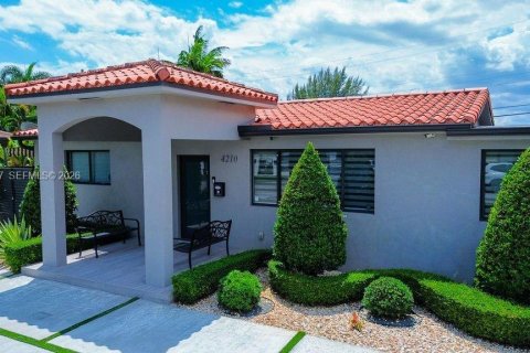 Villa ou maison à vendre à Hialeah, Floride: 5 chambres, 195.09 m2 № 2154489 - photo 5