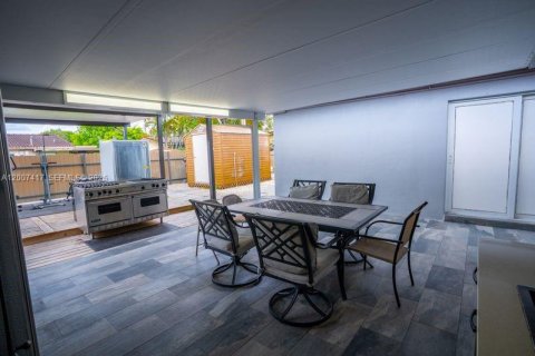 Villa ou maison à vendre à Hialeah, Floride: 5 chambres, 195.09 m2 № 2154489 - photo 25