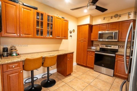 Villa ou maison à vendre à Hialeah, Floride: 5 chambres, 195.09 m2 № 2154489 - photo 10
