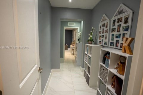 Villa ou maison à vendre à Hialeah, Floride: 5 chambres, 195.09 m2 № 2154489 - photo 16