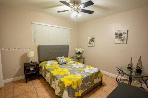 Villa ou maison à vendre à Hialeah, Floride: 5 chambres, 195.09 m2 № 2154489 - photo 15