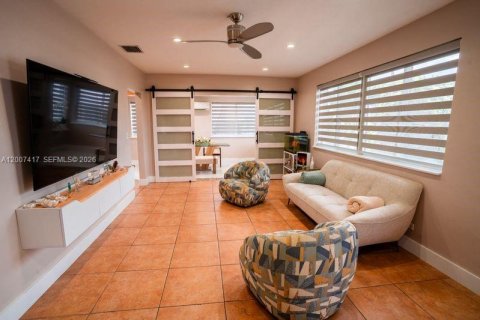 Villa ou maison à vendre à Hialeah, Floride: 5 chambres, 195.09 m2 № 2154489 - photo 6
