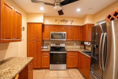 Villa ou maison à vendre à Hialeah, Floride: 5 chambres, 195.09 m2 № 2154489 - photo 9