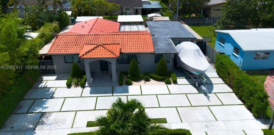 Villa ou maison à Hialeah, Floride 5 chambres, 195.09 m2 № 2154489