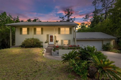 House in Gainesville, Florida 4 bedrooms, 178.65 sq.m. № 2135379