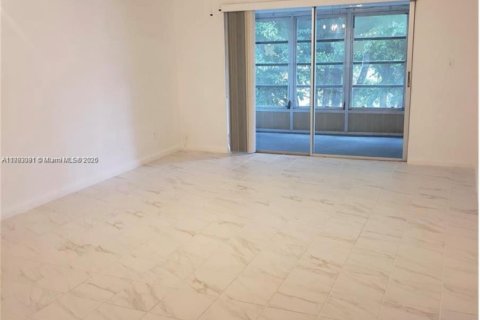 Copropriété à vendre à Tamarac, Floride: 1 chambre, 61.32 m2 № 1946742 - photo 4