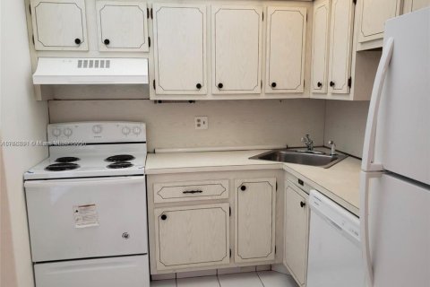 Copropriété à vendre à Tamarac, Floride: 1 chambre, 61.32 m2 № 1946742 - photo 2