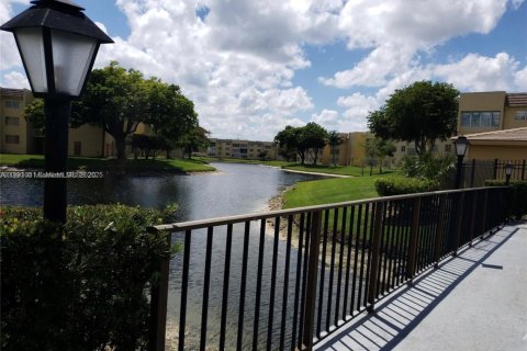 Copropriété à vendre à Tamarac, Floride: 1 chambre, 61.32 m2 № 1946742 - photo 15